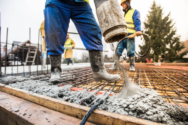 Best Custom Concrete Contractor  in Westland, MI